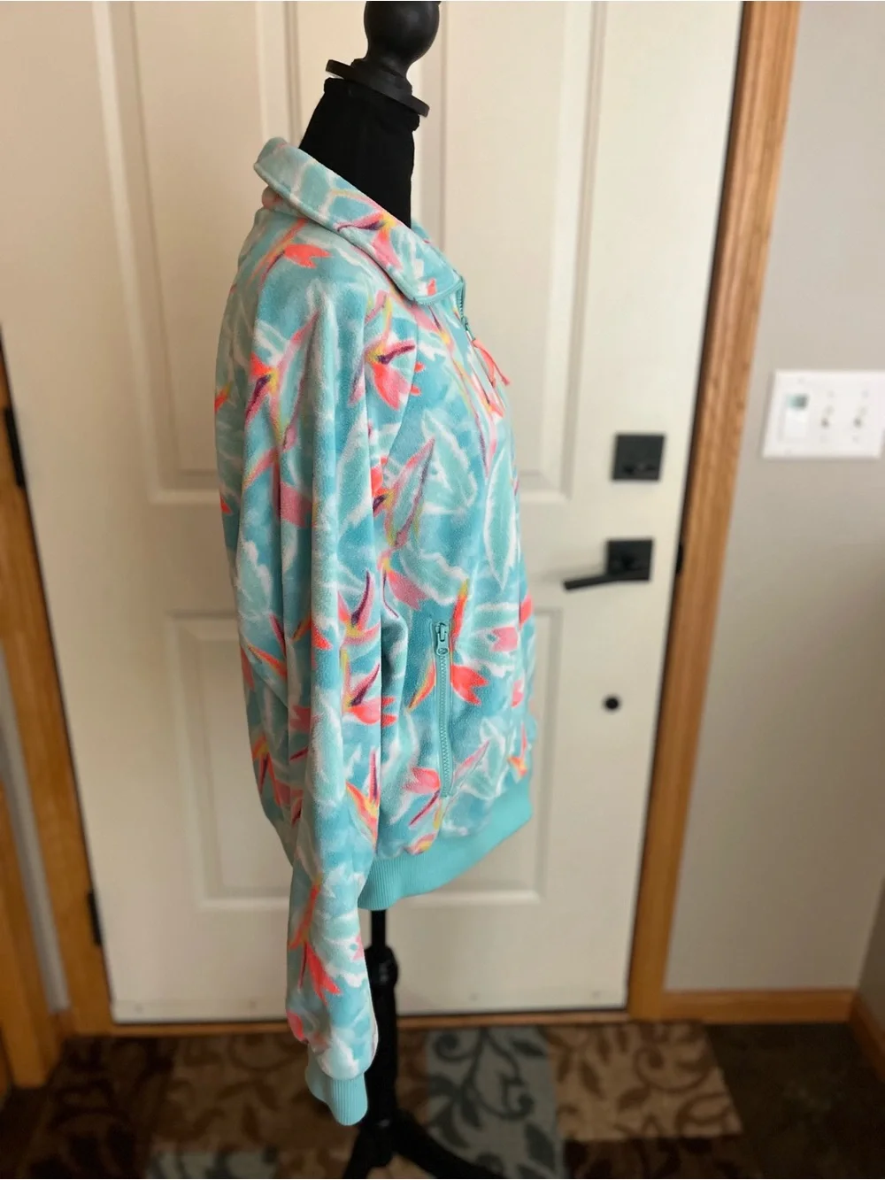 Chubbies fleece full zip jade bird of paradise floral pattern jacket. Medium